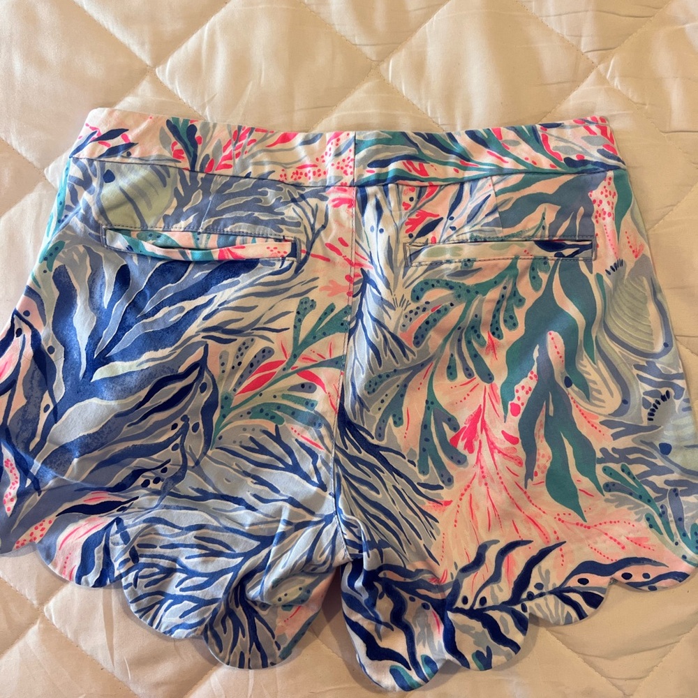 Lilly Pulitzer Scalloped Hem shorts - Picture 2 of 3